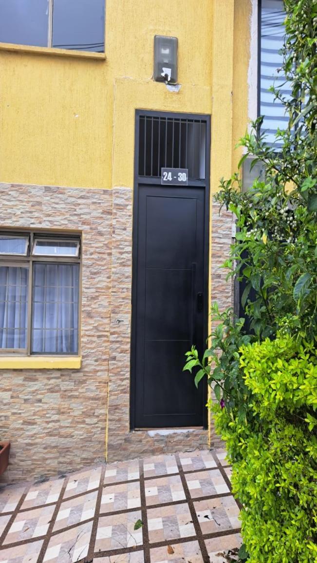 Homestay Yellow House *